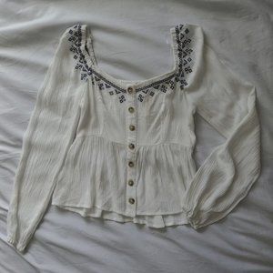 WHITE LONG-SLEEVED BLOUSE